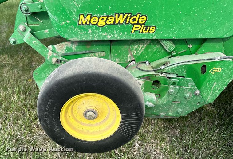 image for item LN9407 2008 John Deere 468  round baler