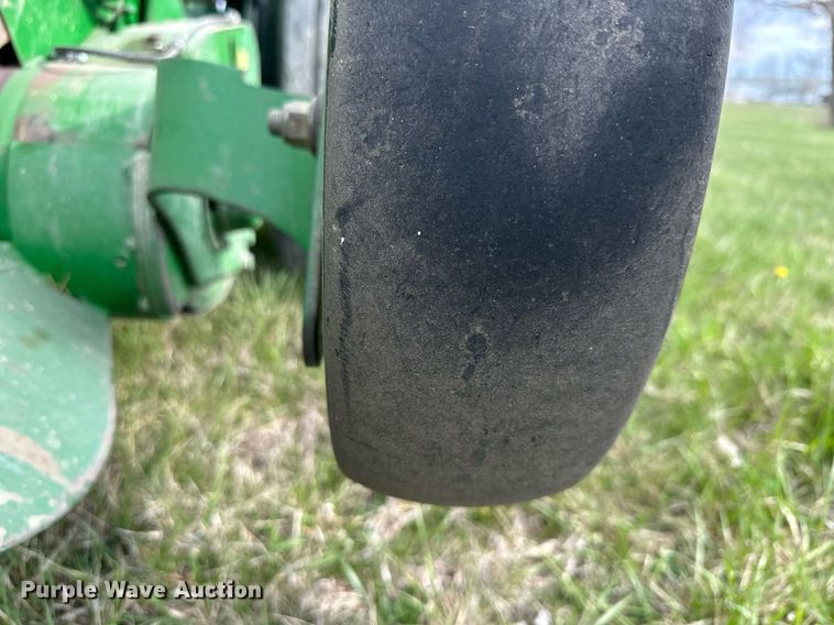 image for item LN9407 2008 John Deere 468  round baler