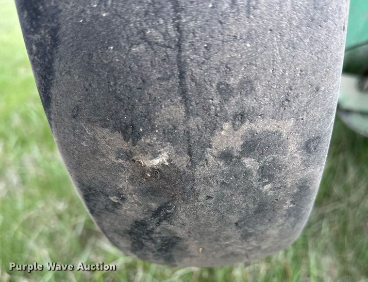 image for item LN9407 2008 John Deere 468  round baler