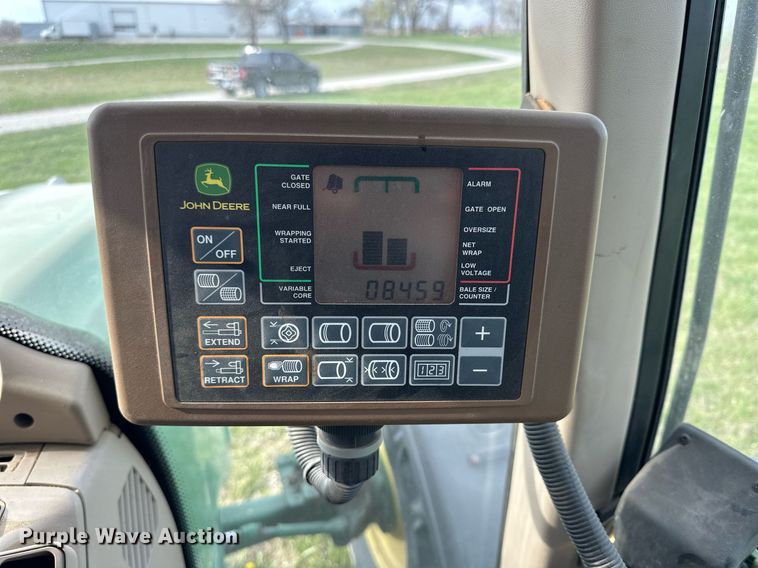 image for item LN9407 2008 John Deere 468  round baler