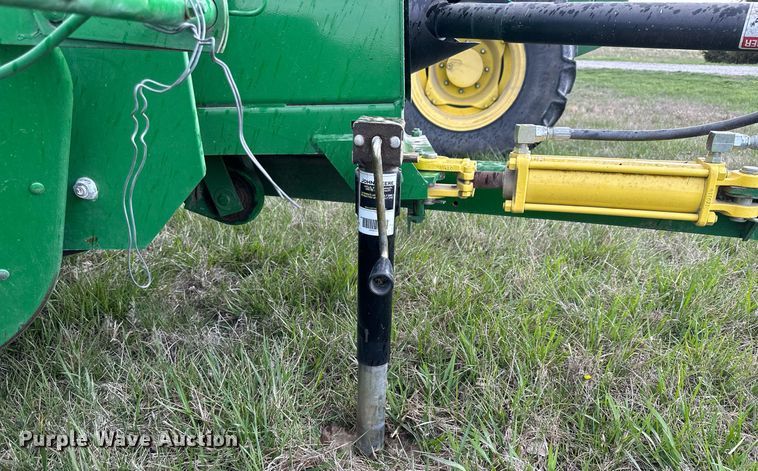 image for item LN9409 2010 John Deere 348  small square baler