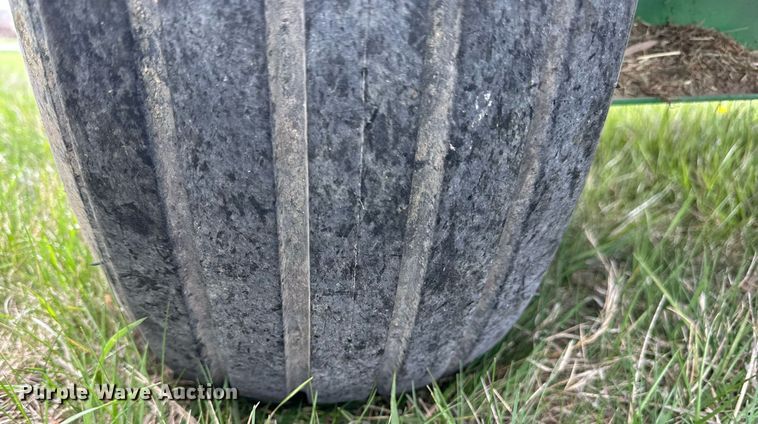 image for item LN9409 2010 John Deere 348  small square baler