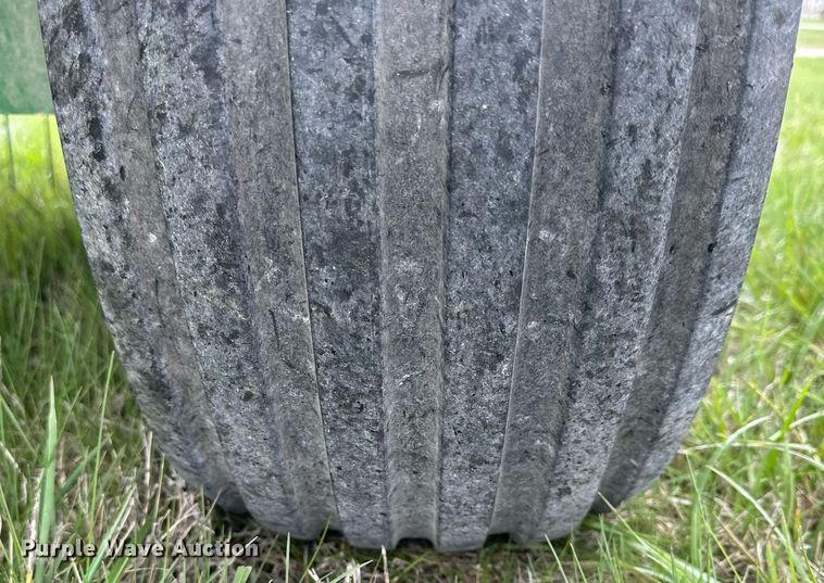 image for item LN9409 2010 John Deere 348  small square baler