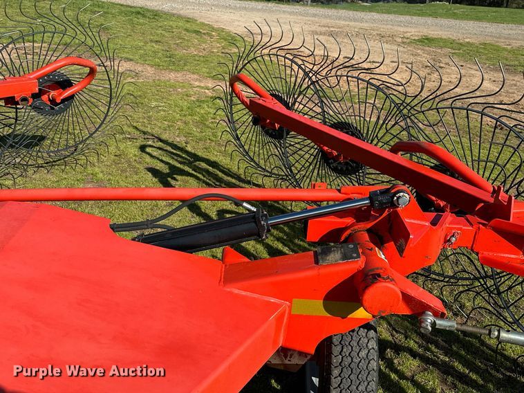 image for item LR9606 Kuhn SpeedRake SR112  hay rake