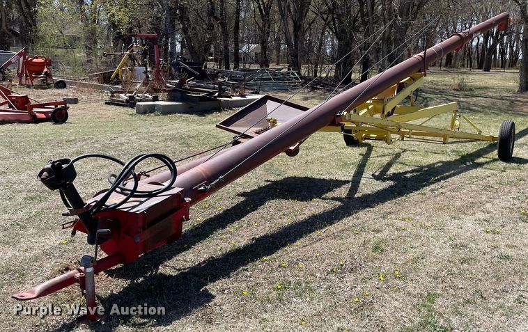 image for item LT9605 Farm King  auger