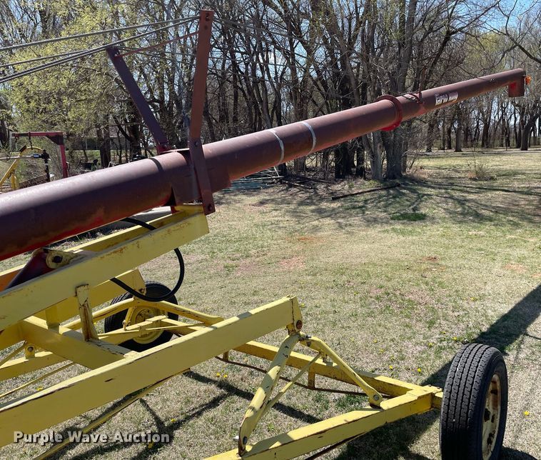 image for item LT9605 Farm King  auger