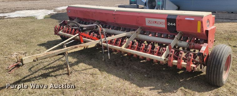 image for item LV9468 Melroe 244  grain drill