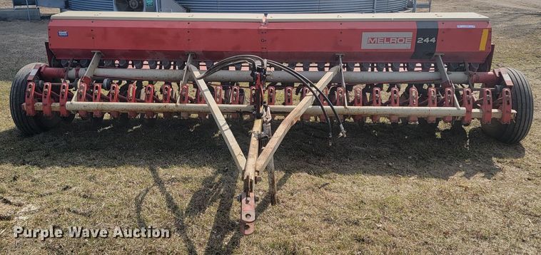 image for item LV9468 Melroe 244  grain drill