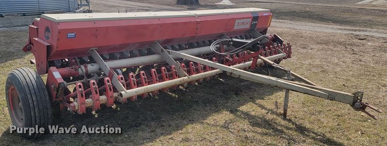 image for item LV9468 Melroe 244  grain drill