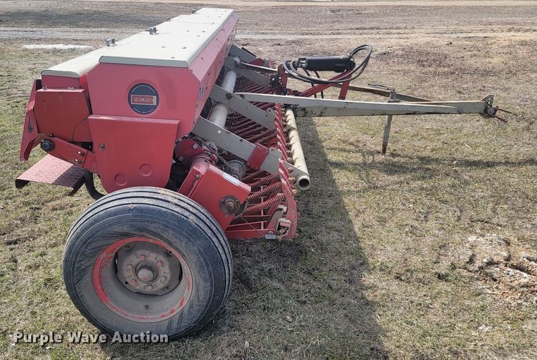 image for item LV9468 Melroe 244  grain drill