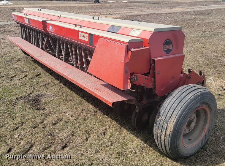 image for item LV9468 Melroe 244  grain drill