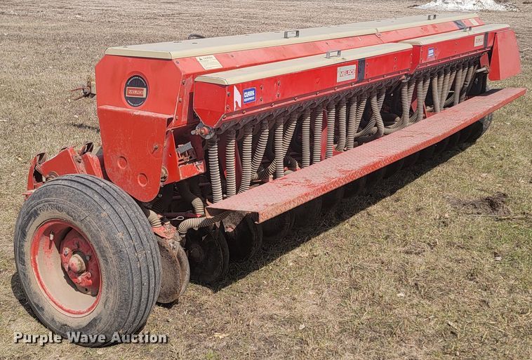 image for item LV9468 Melroe 244  grain drill