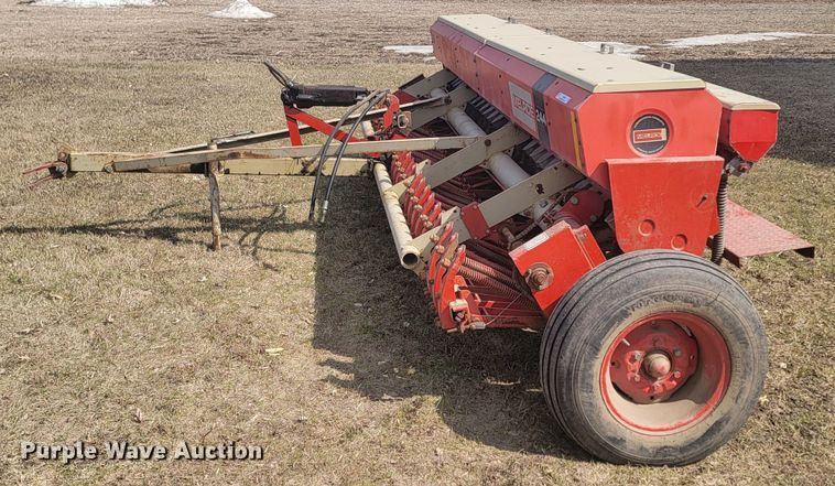 image for item LV9468 Melroe 244  grain drill