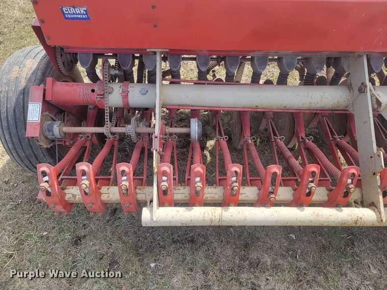 image for item LV9468 Melroe 244  grain drill