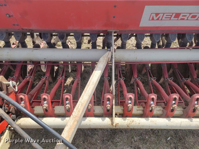 image for item LV9468 Melroe 244  grain drill