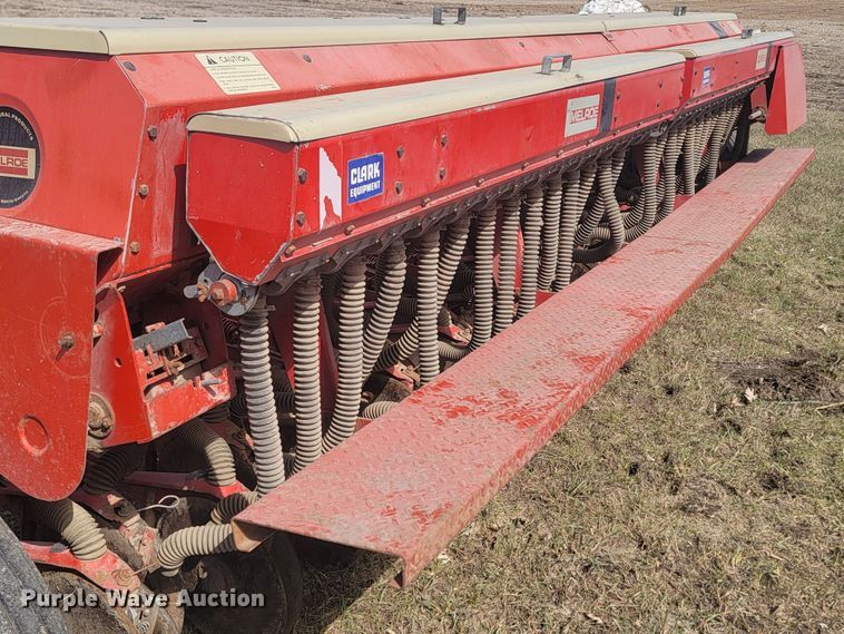 image for item LV9468 Melroe 244  grain drill