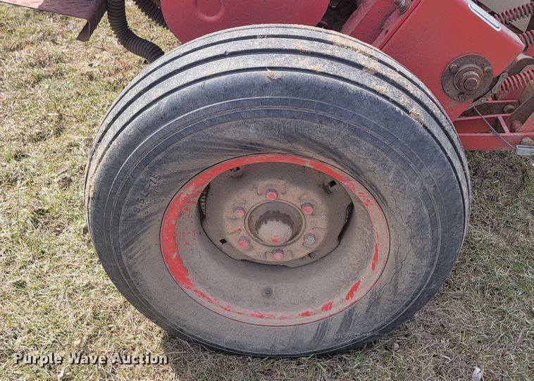 image for item LV9468 Melroe 244  grain drill