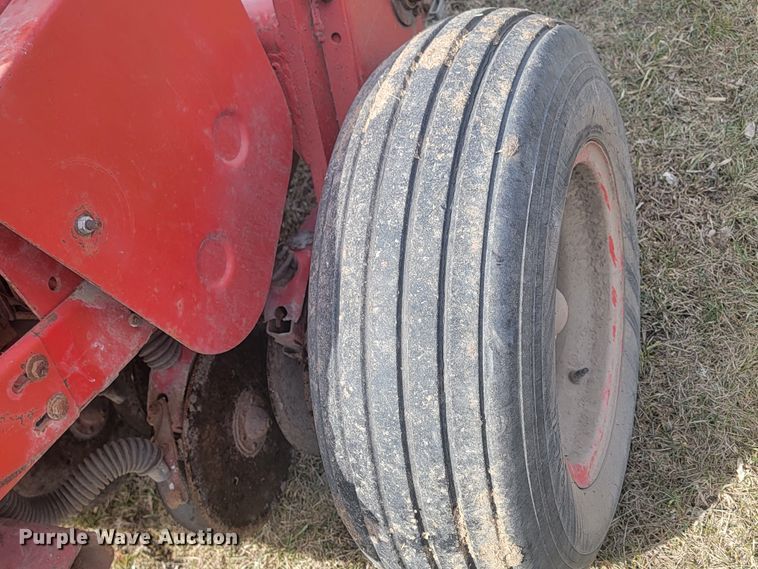 image for item LV9468 Melroe 244  grain drill