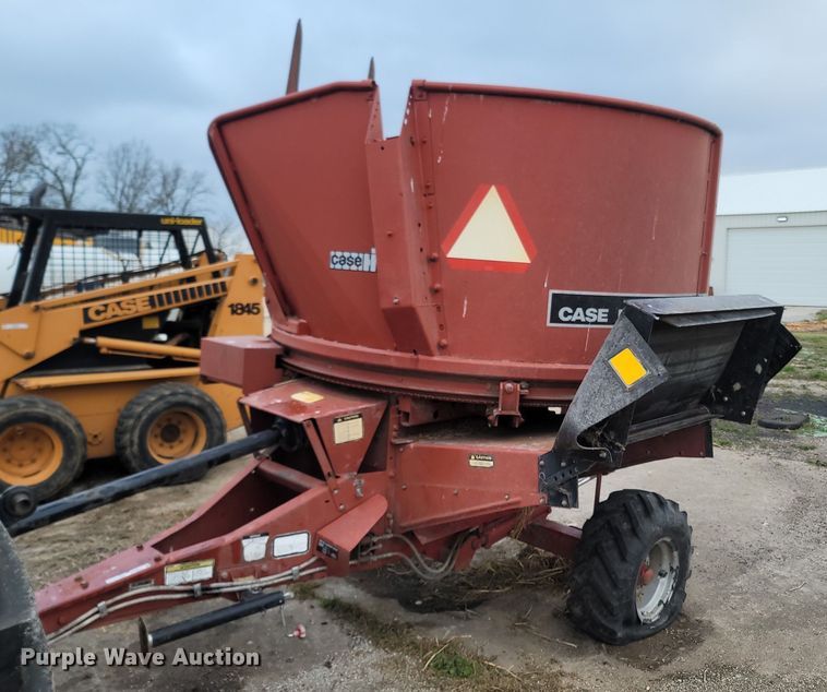 image for item MB9888 Case IH 8610  bale processor