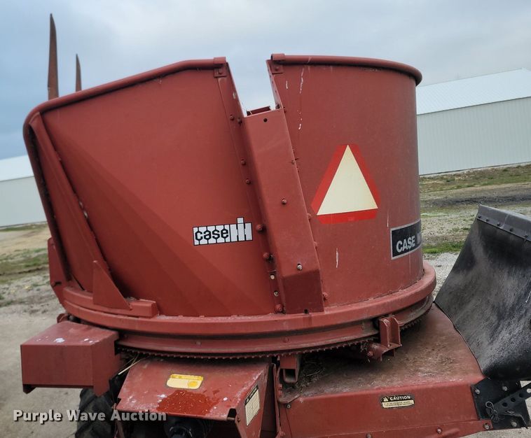 image for item MB9888 Case IH 8610  bale processor