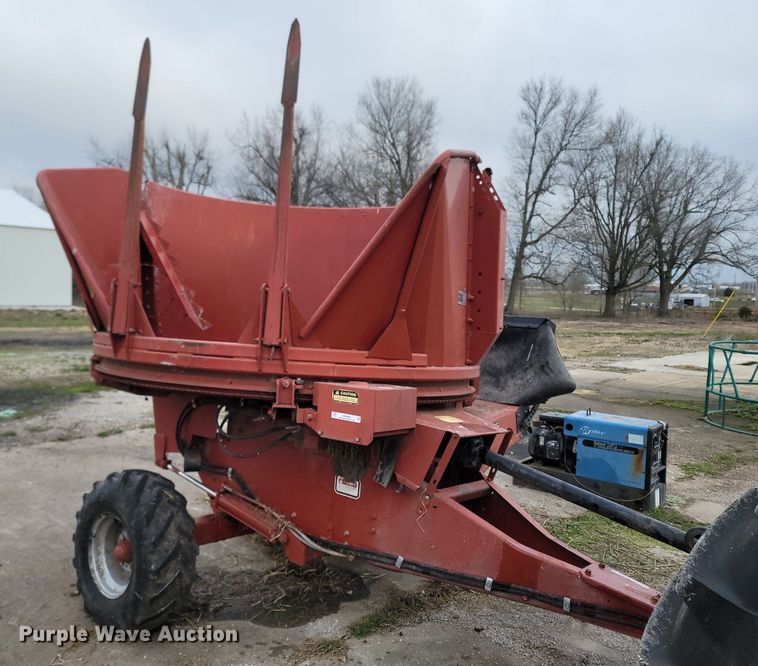 image for item MB9888 Case IH 8610  bale processor