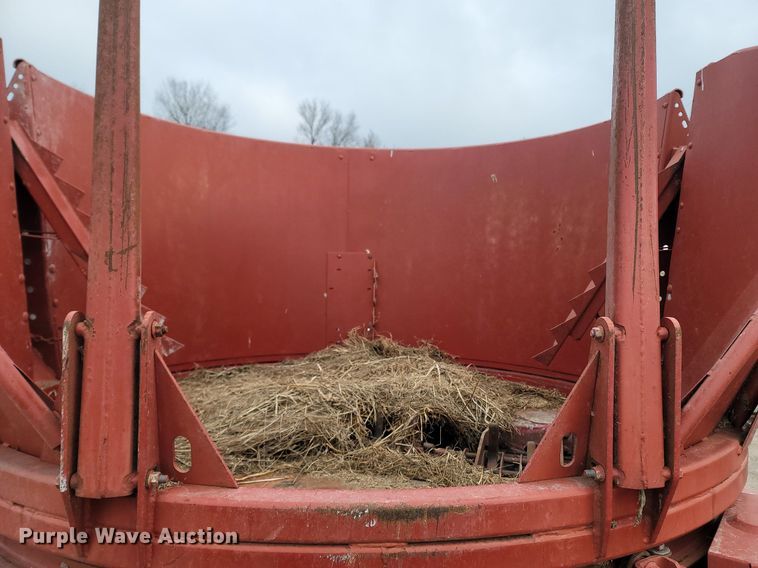 image for item MB9888 Case IH 8610  bale processor