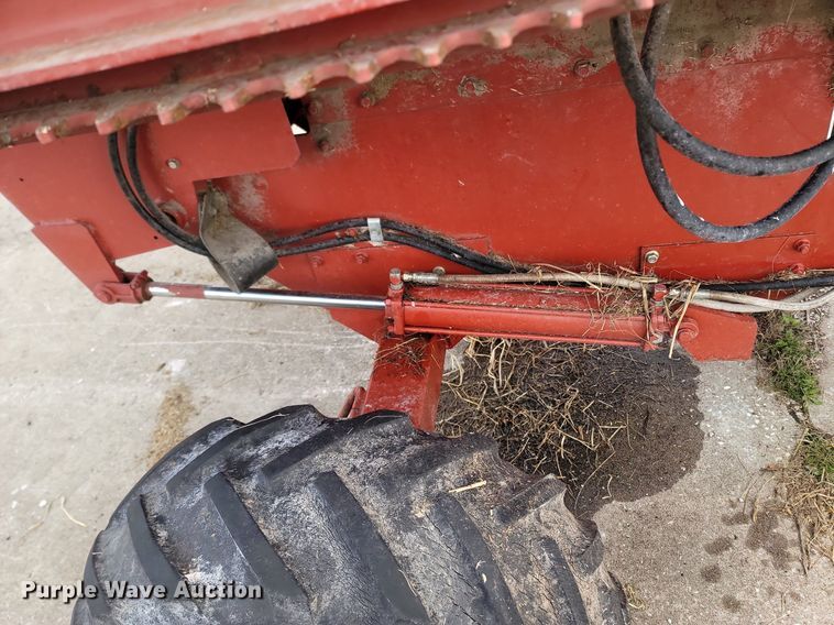 image for item MB9888 Case IH 8610  bale processor