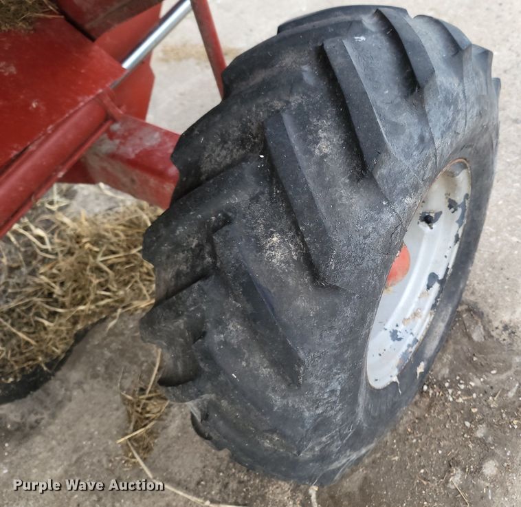 image for item MB9888 Case IH 8610  bale processor
