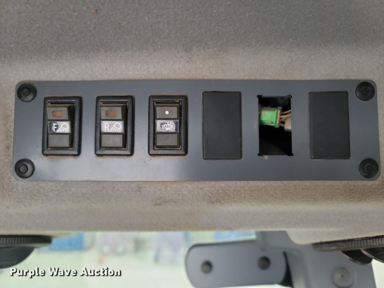 image for item MB9891 2015 Massey Ferguson 4610M  MFWD tractor