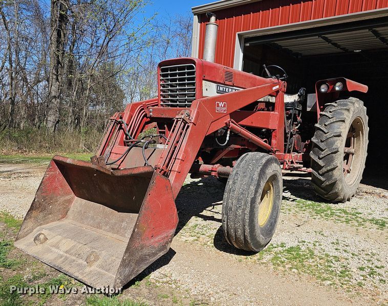 image for item MB9928 1968 International Harvester Farmall 656  tractor