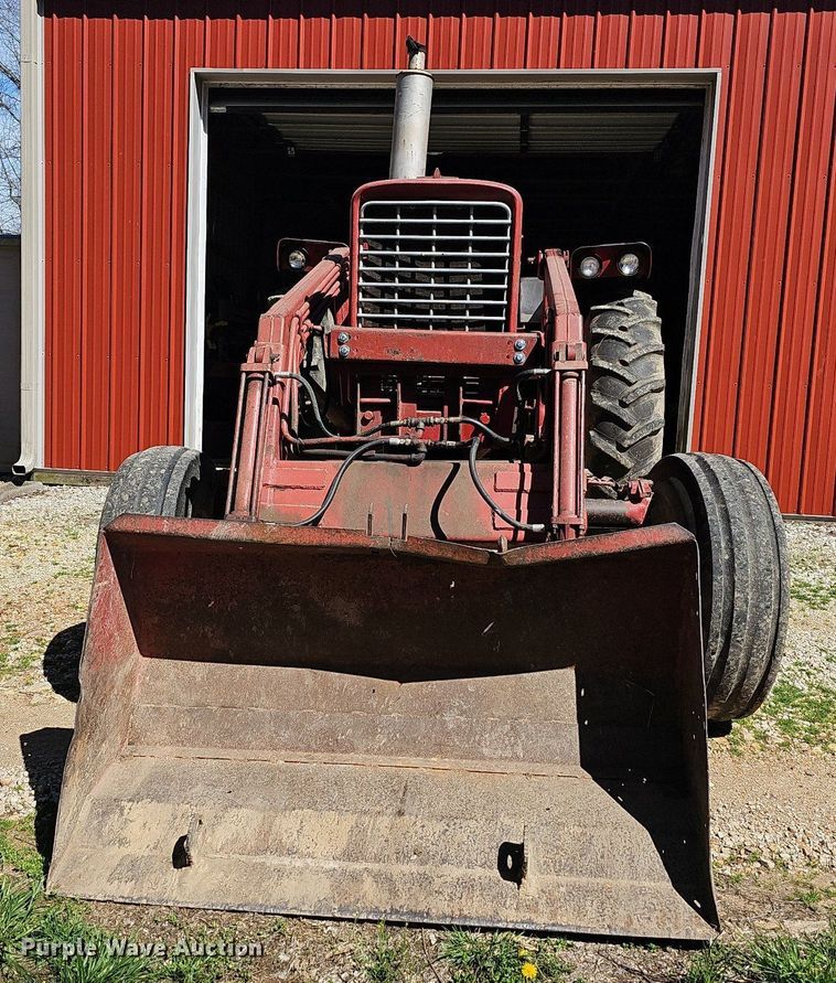 image for item MB9928 1968 International Harvester Farmall 656  tractor