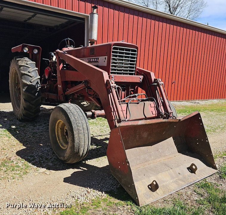 image for item MB9928 1968 International Harvester Farmall 656  tractor