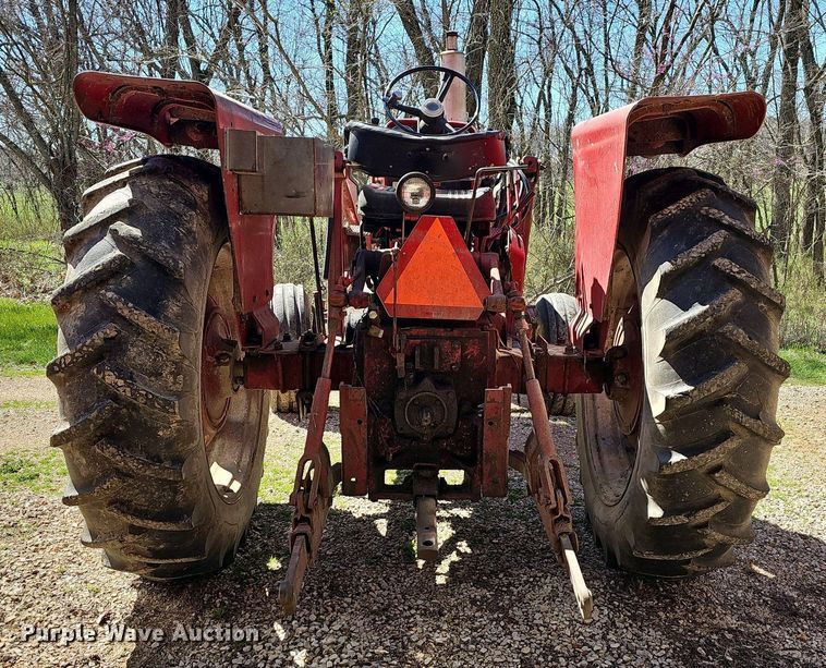 image for item MB9928 1968 International Harvester Farmall 656  tractor