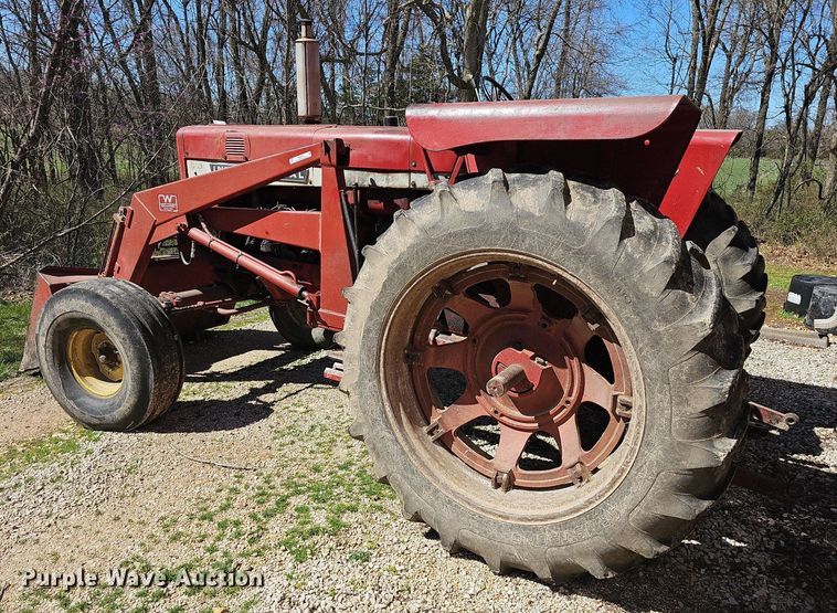 image for item MB9928 1968 International Harvester Farmall 656  tractor