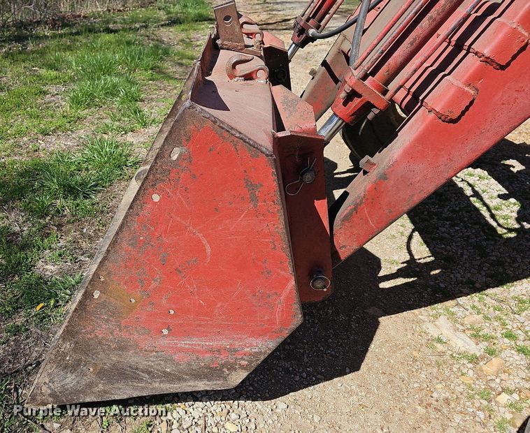 image for item MB9928 1968 International Harvester Farmall 656  tractor