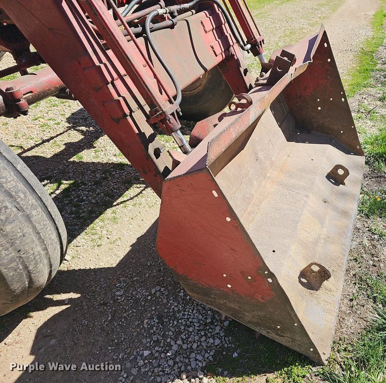 image for item MB9928 1968 International Harvester Farmall 656  tractor
