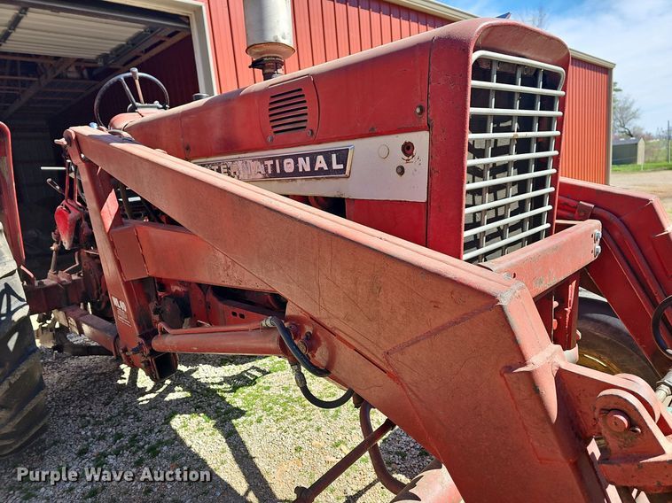 image for item MB9928 1968 International Harvester Farmall 656  tractor