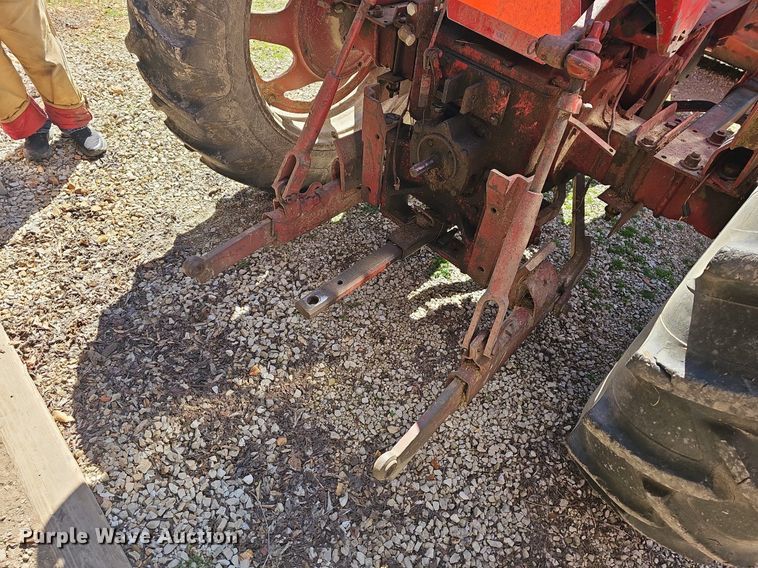 image for item MB9928 1968 International Harvester Farmall 656  tractor