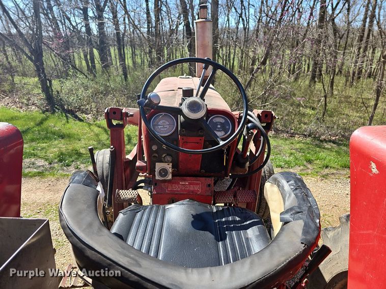 image for item MB9928 1968 International Harvester Farmall 656  tractor