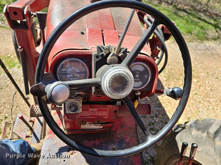 image for item MB9928 1968 International Harvester Farmall 656  tractor