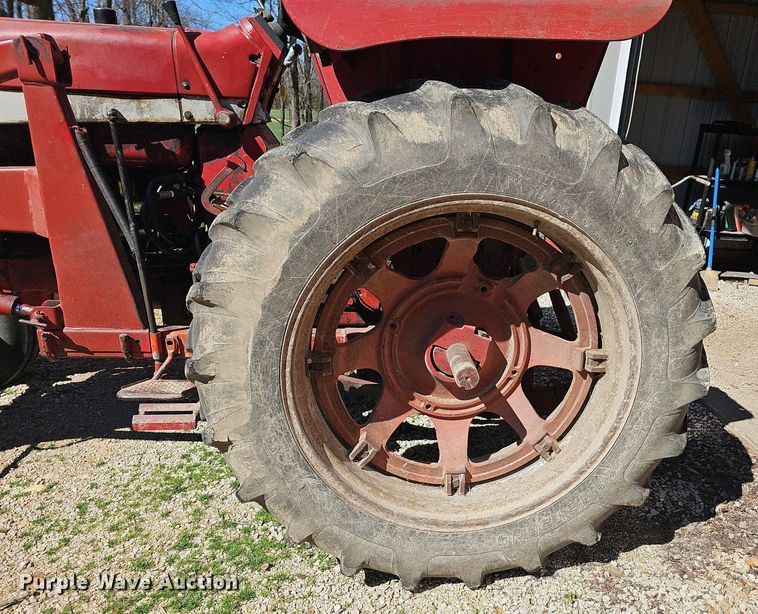 image for item MB9928 1968 International Harvester Farmall 656  tractor
