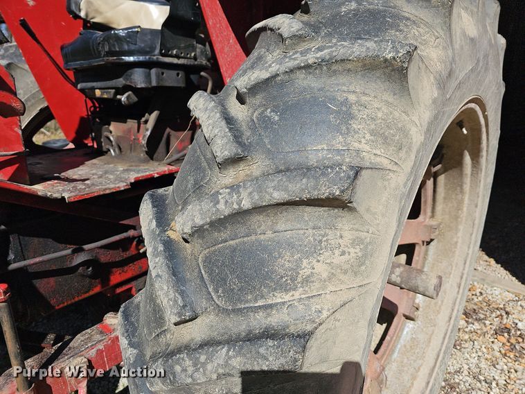 image for item MB9928 1968 International Harvester Farmall 656  tractor