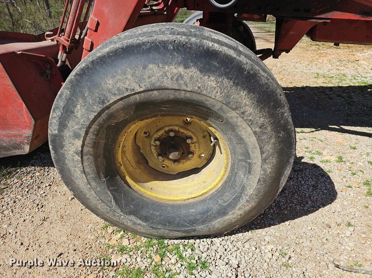 image for item MB9928 1968 International Harvester Farmall 656  tractor