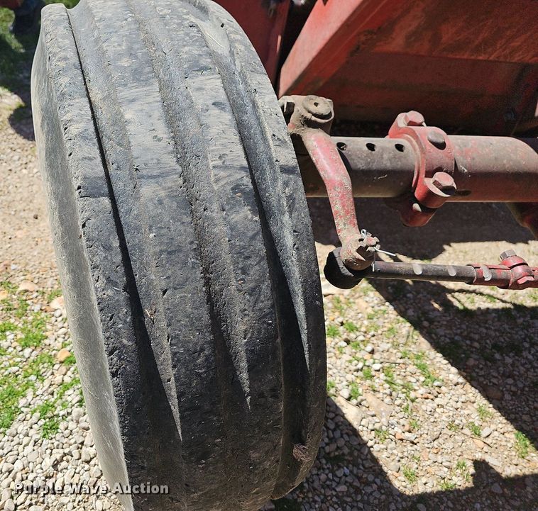 image for item MB9928 1968 International Harvester Farmall 656  tractor