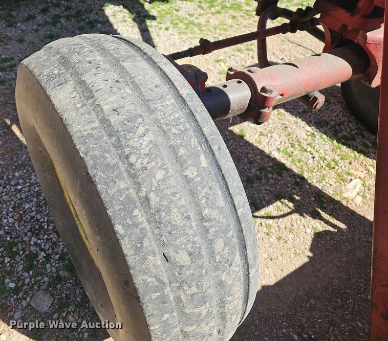 image for item MB9928 1968 International Harvester Farmall 656  tractor