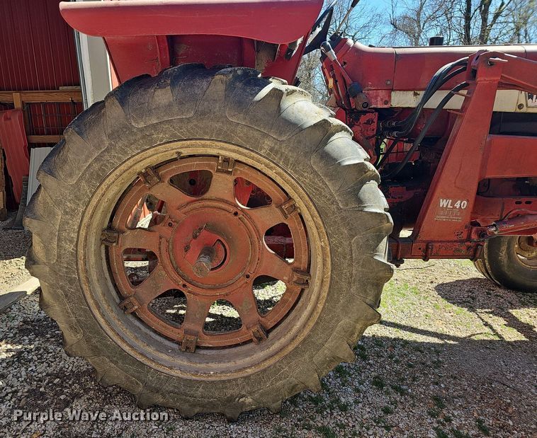 image for item MB9928 1968 International Harvester Farmall 656  tractor