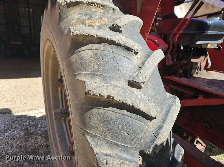 image for item MB9928 1968 International Harvester Farmall 656  tractor