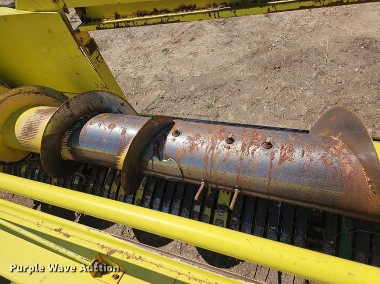 image for item MB9965 John Deere 640B  pickup head