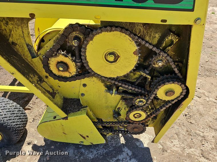 image for item MB9965 John Deere 640B  pickup head