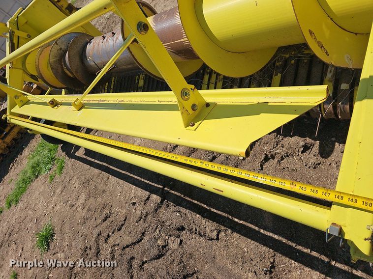 image for item MB9965 John Deere 640B  pickup head